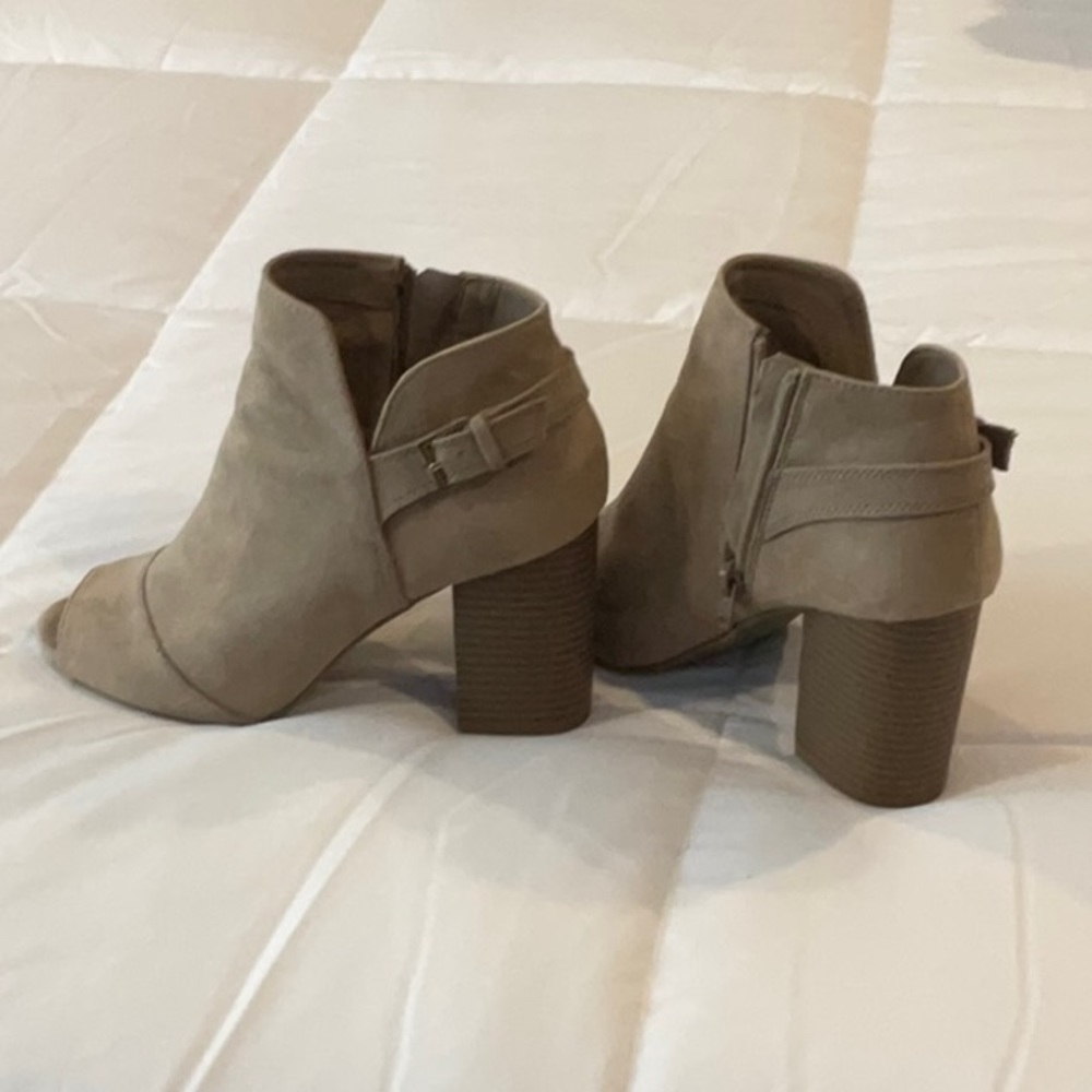 Ladies size 8 booties